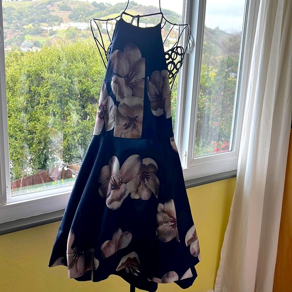 Cute party dress - Picture 1 of 7